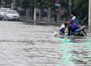 江西九江街头积水严重