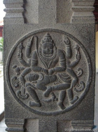 泉州开元寺大殿后面柱子上雕刻的印度教大神克里希那