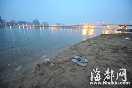 福州江滨公园两女孩被潮水吞噬(图)