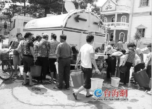 停水5天千户村民抓狂 漳州水务集团抢修破裂水